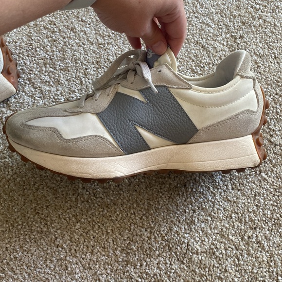 New Balance 327 Sneakers W9.5/M8 in Moonbeam & Grey - Picture 10 of 16